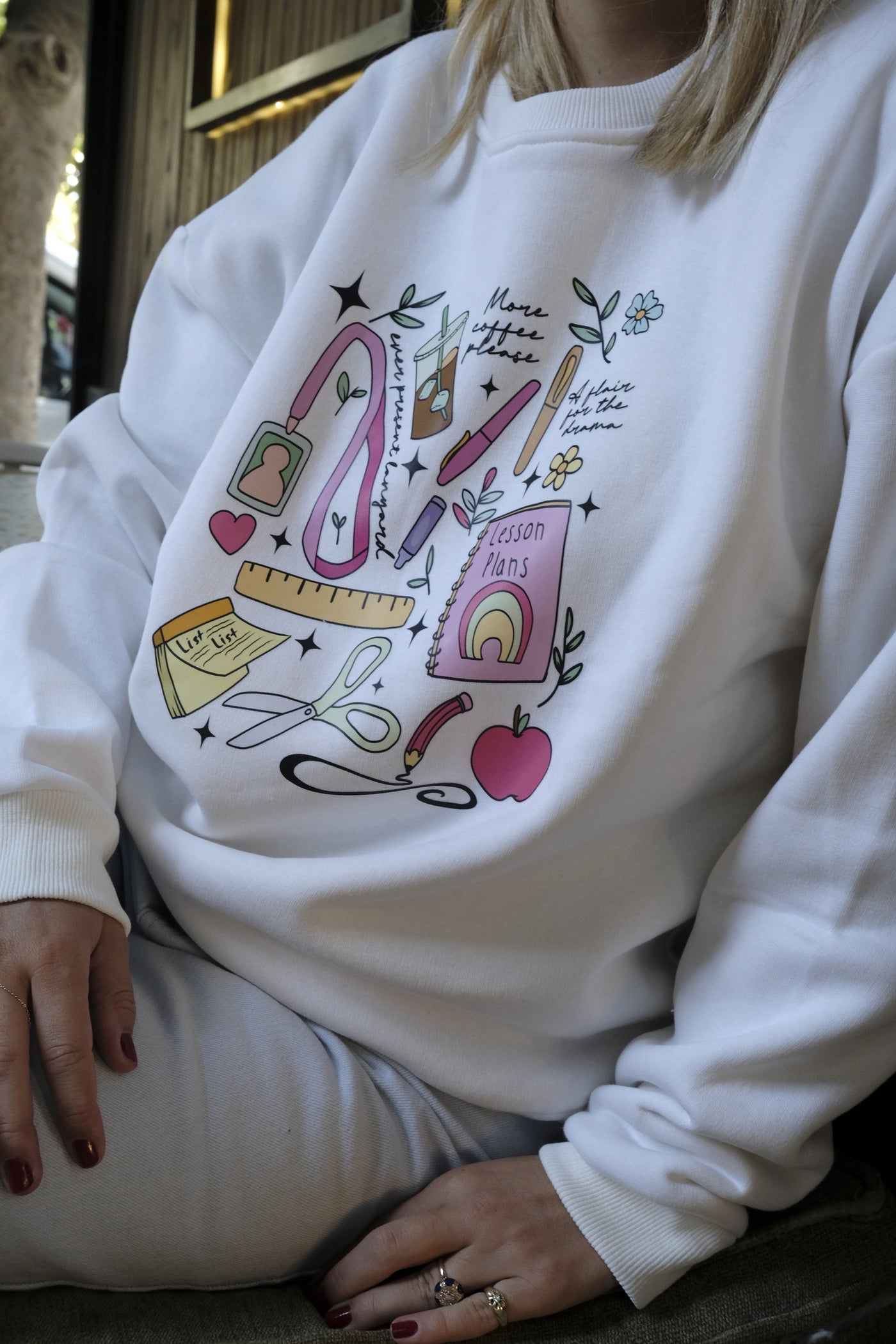 KİŞİSELLEŞTİRİLEBİLİR TEACHER DOODLES SWEATSHIRT - BEYAZ