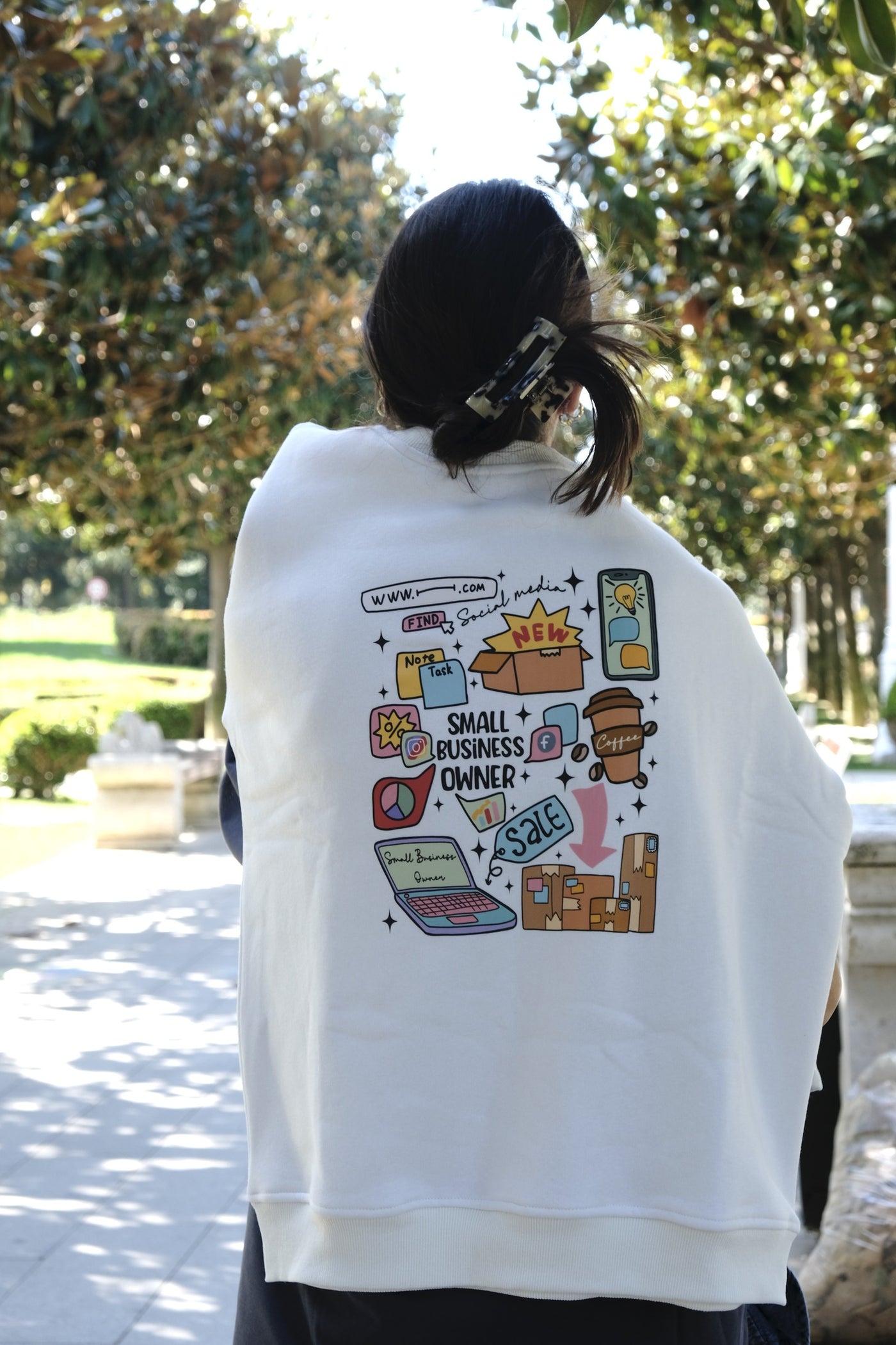 KİŞİSELLEŞTİRİLEBİLİR SMALL BUSINESS OWNER DOODLES SWEATSHIRT - BEYAZ