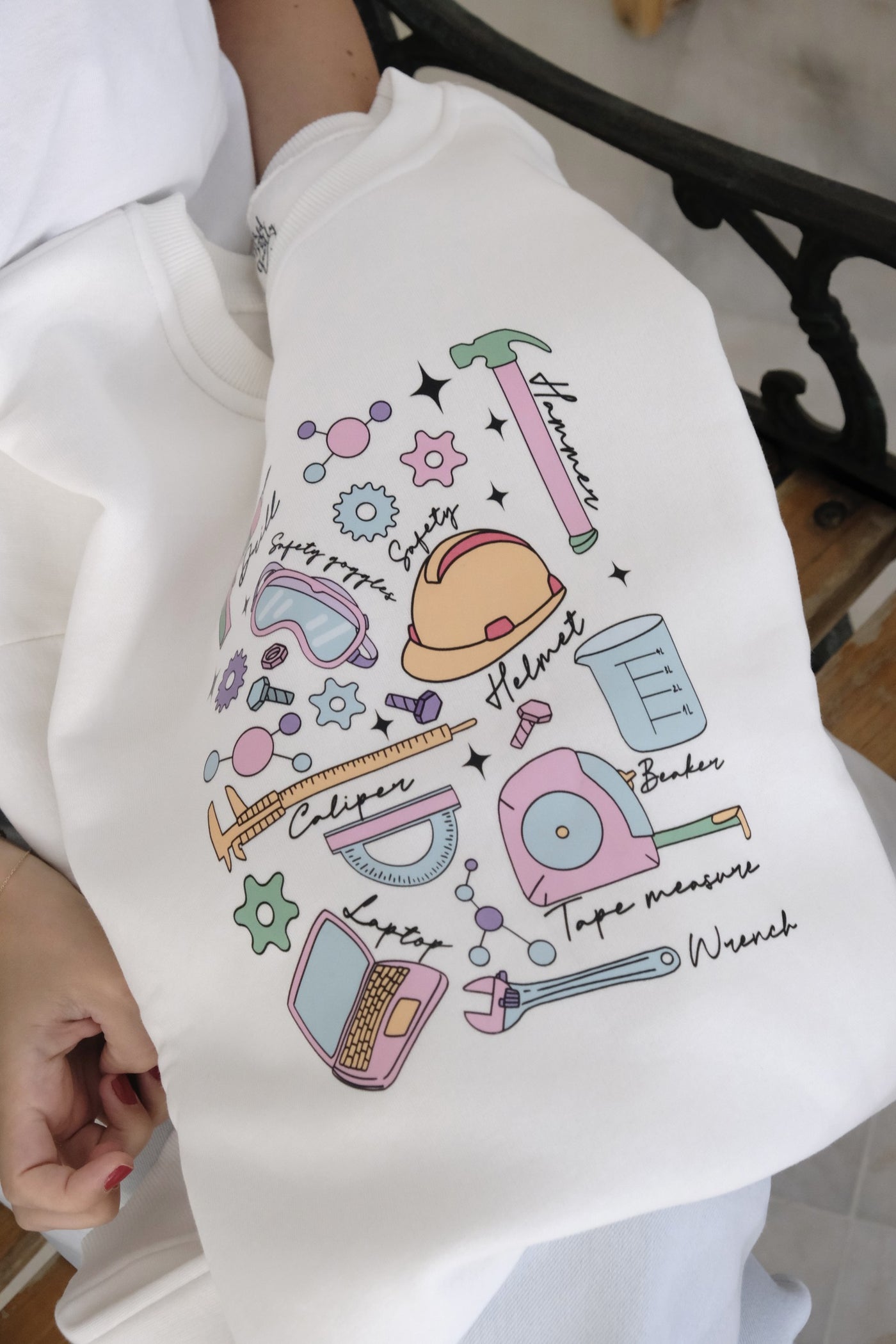 KİŞİSELLEŞTİRİLEBİLİR ENGINEER DOODLES SWEATSHIRT - BEYAZ