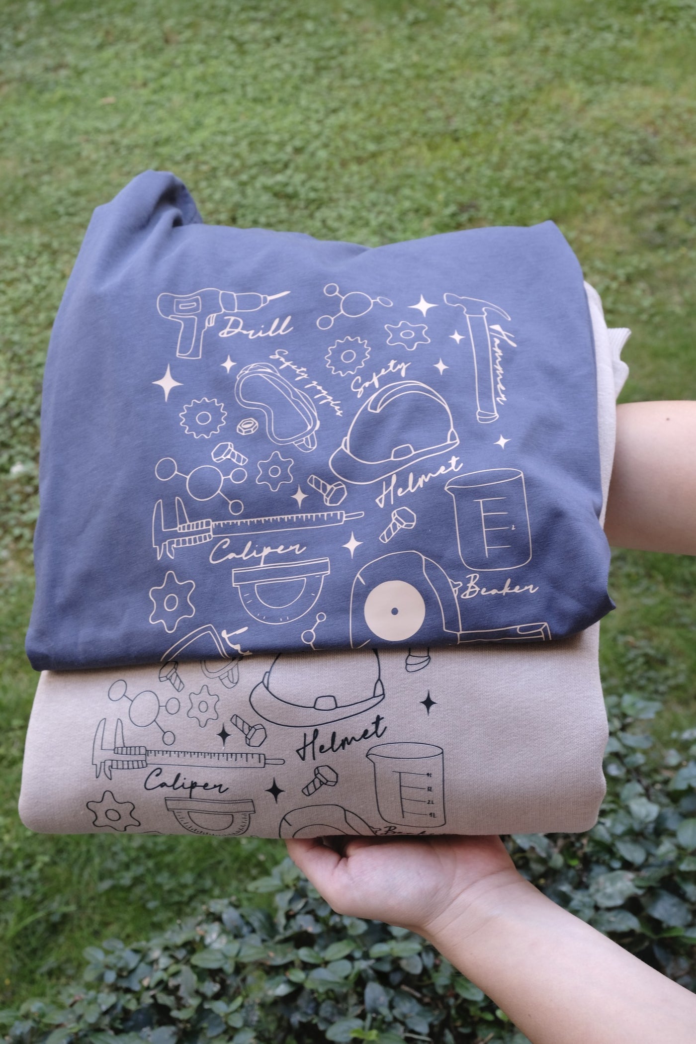 KİŞİSELLEŞTİRİLEBİLİR ENGINEER DOODLES SWEATSHIRT - VİZON/FÜME