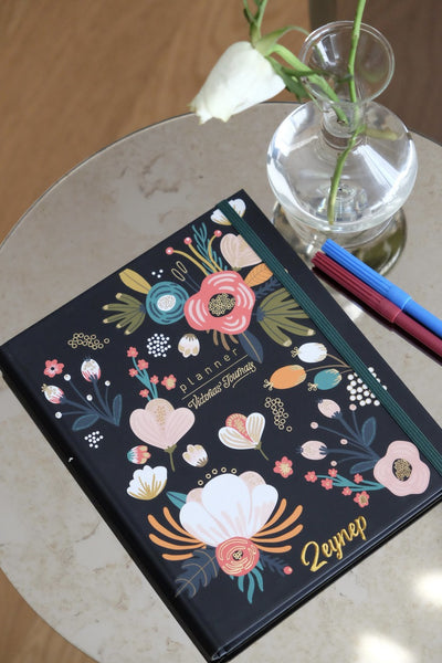 VICTORIA'S JOURNALS RETRO Sert Kapak Süresiz Planlayıcı Ajanda 17x24 Cm | Siyah